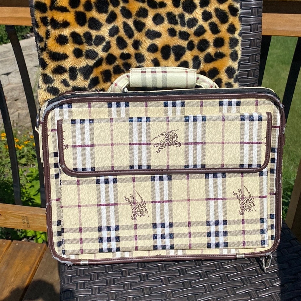 Authentic Burberry Laptop bag, Lined 2 padded zip compartments with many pockets
